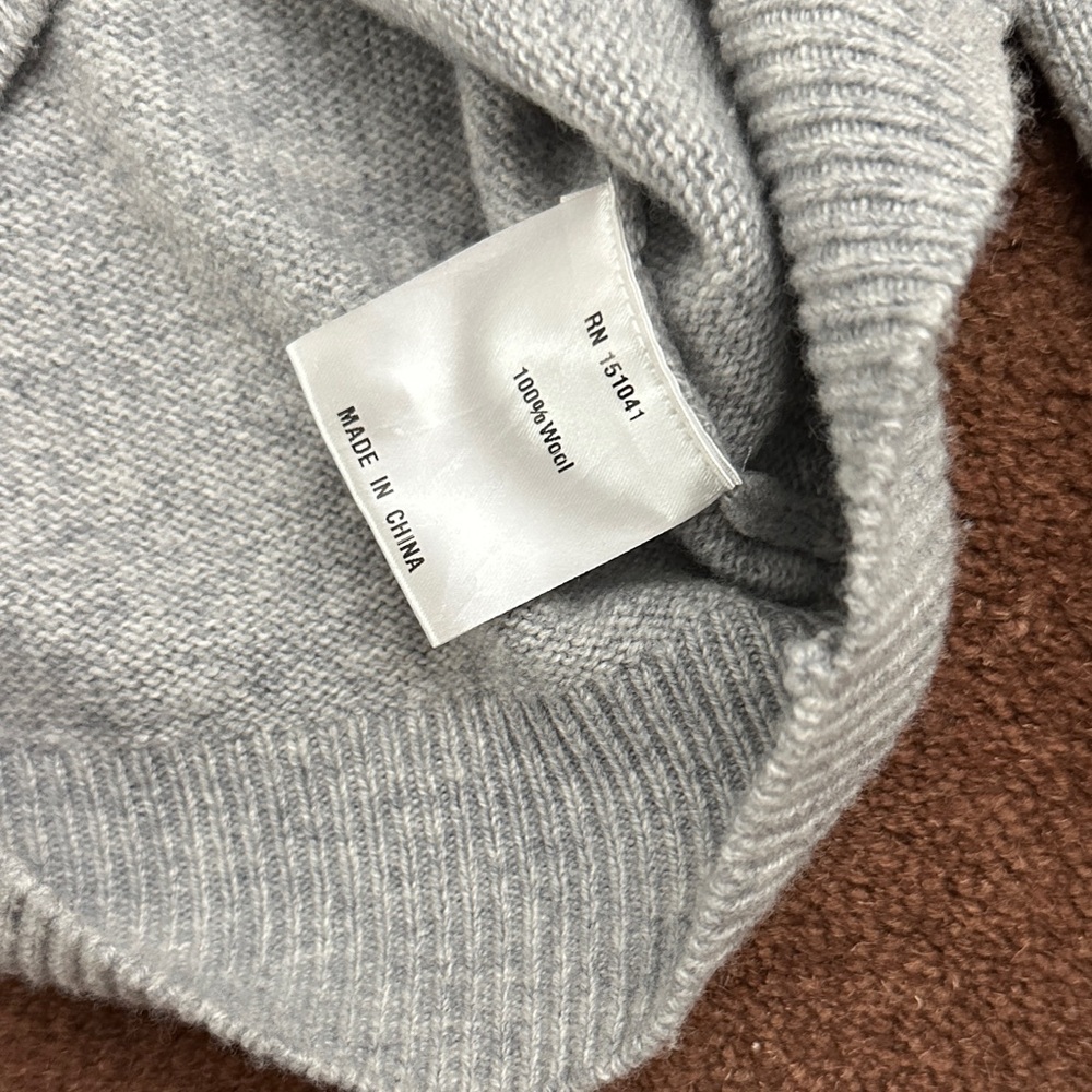 Few Moda CAARA Gray Collared Sweater size M 100% wool - Picture 3 of 6